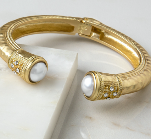 Cuff pearl cutie